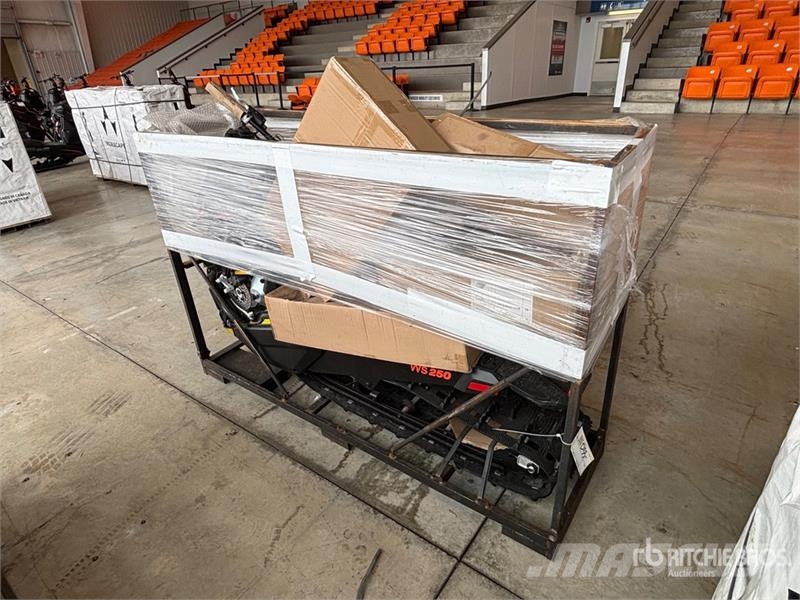 Widescape WS250 Stand On Snowmobile Снігоходи