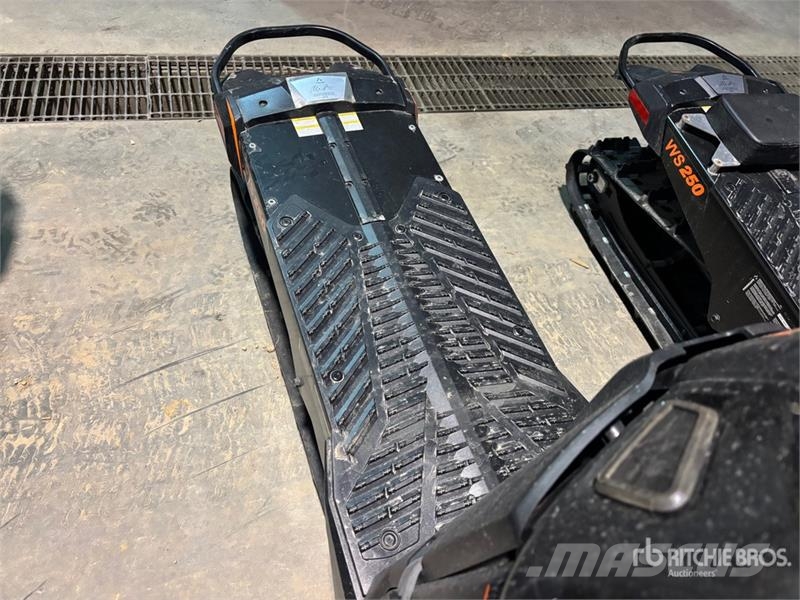Widescape WS250 Stand Up Snowmobile Moottorikelkat