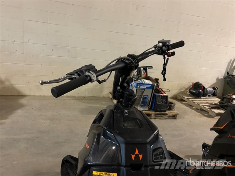 Widescape WS250 Stand Up Snowmobile Motoros szánok