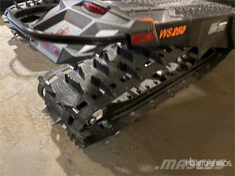 Widescape WS250 Stand Up Snowmobile Motoros szánok