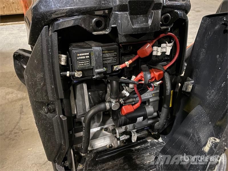 Widescape WS250 Stand Up Snowmobile Motoros szánok