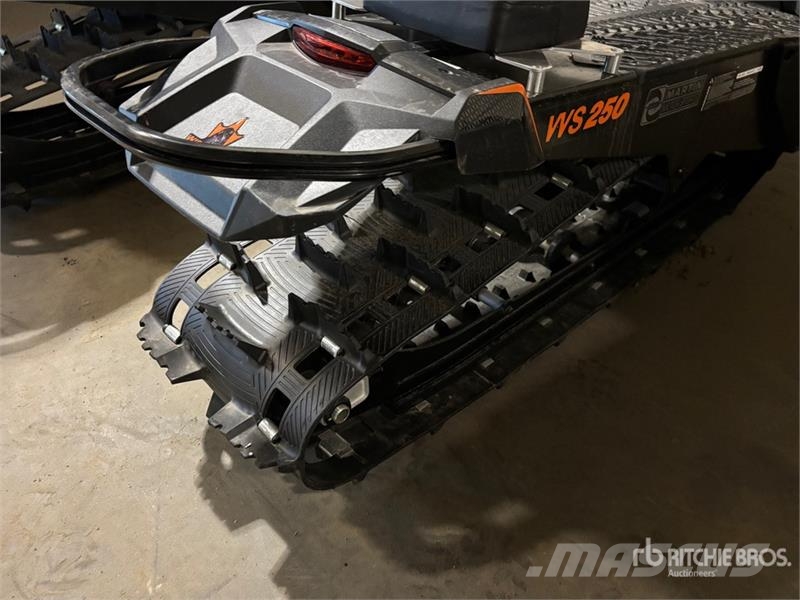 Widescape WS250 Stand Up Snowmobile Motoros szánok