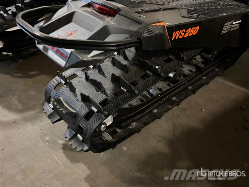Widescape WS250 Stand Up Snowmobile Motoros szánok