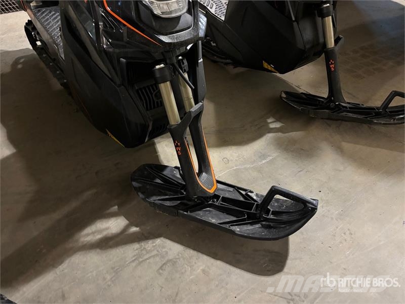 Widescape WS250 Stand Up Snowmobile Motoros szánok