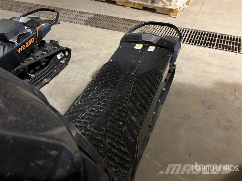 Widescape WS250 Stand Up Snowmobile Motoros szánok