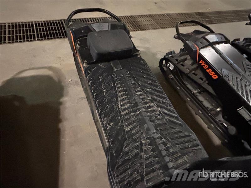  Widescape WS250 Stand Up Snowmobile Moottorikelkat