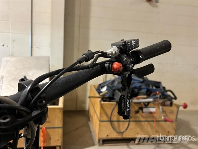 Widescape WS250 Stand Up Snowmobile Motoros szánok