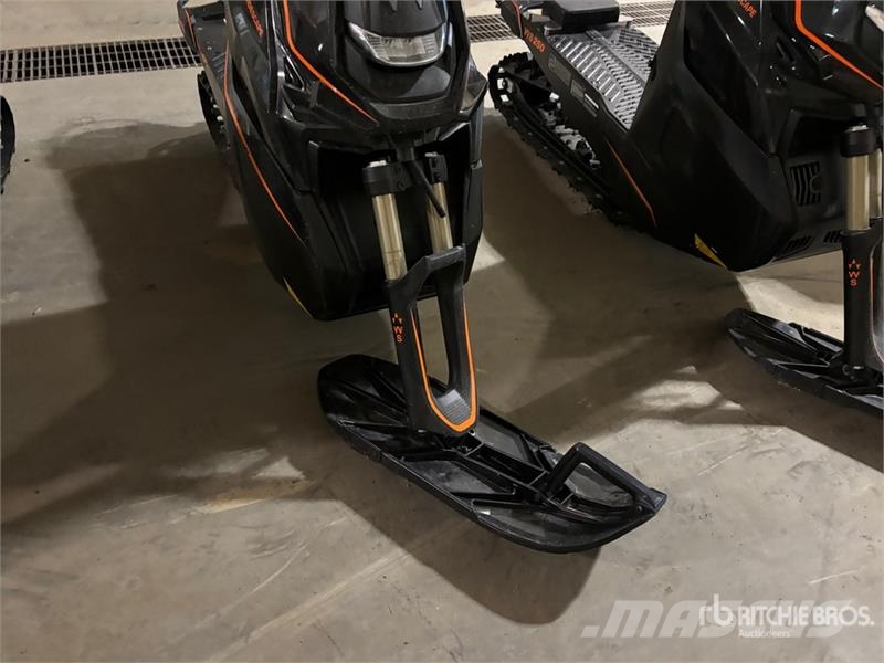Widescape WS250 Stand Up Snowmobile Motoros szánok