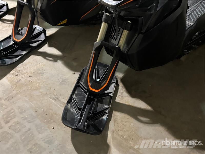 Widescape WS250 Stand Up Snowmobile Moottorikelkat
