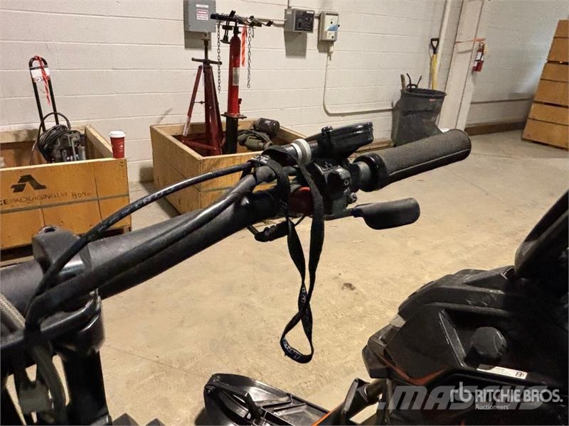  Widescape WS250 Stand Up Snowmobile Moottorikelkat