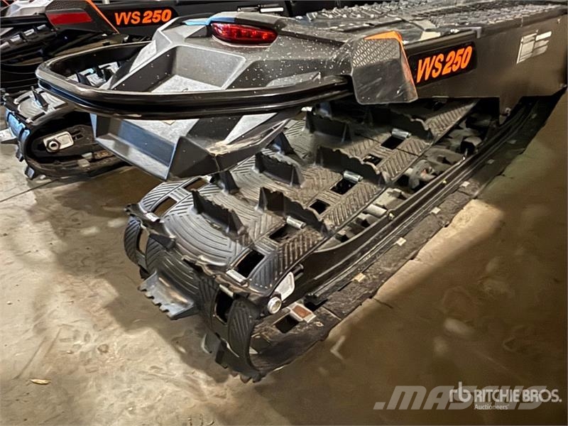 Widescape WS250 Stand Up Snowmobile Motoros szánok