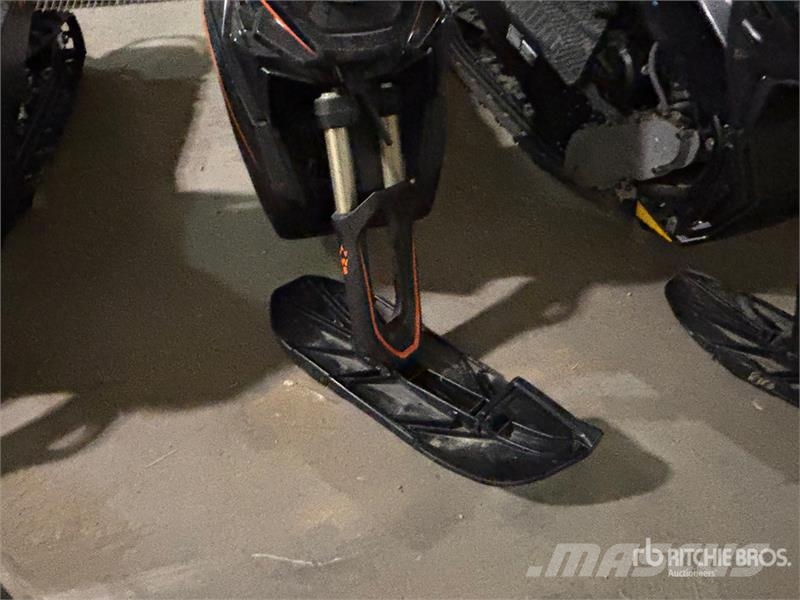  Widescape WS250 Stand Up Snowmobile Moottorikelkat