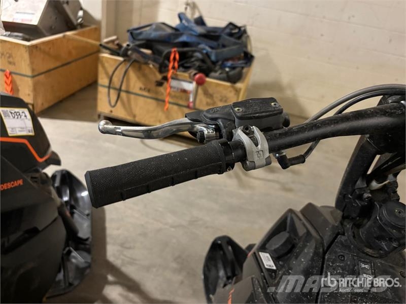 Widescape WS250 Stand Up Snowmobile Motoros szánok