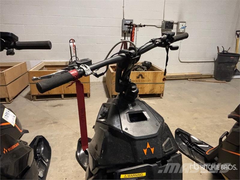 Widescape WS250 Stand Up Snowmobile Moottorikelkat