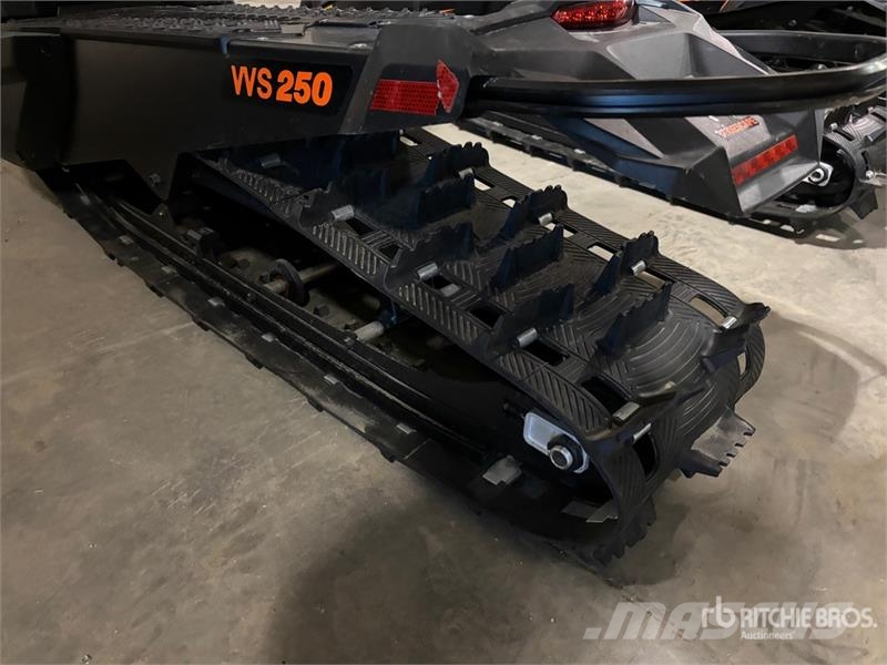 Widescape WS250 Stand Up Snowmobile Motoros szánok