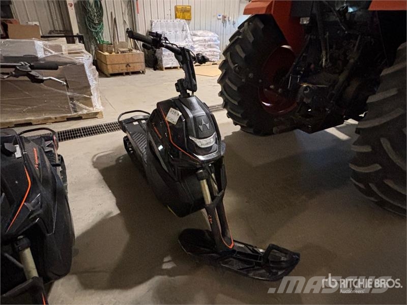 Widescape WS250 Stand Up Snowmobile Motoros szánok