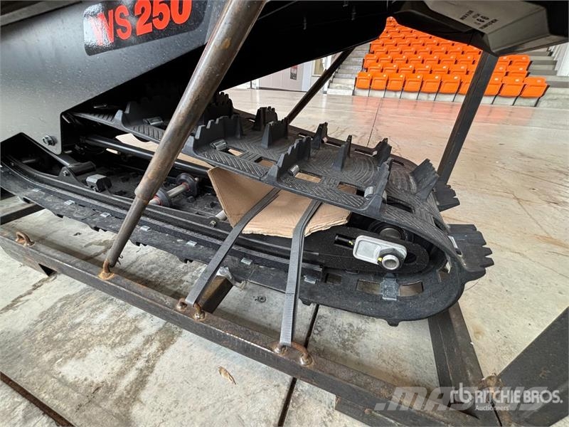 Widescape WS250 Stand On Snowmobile Снігоходи