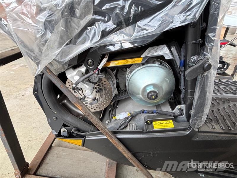 Widescape WS250 Stand On Snowmobile Снігоходи