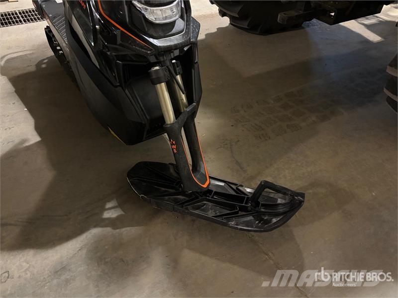 Widescape WS250 Stand Up Snowmobile Motoros szánok