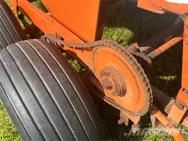 Wilmar T/A Fertilizer Spreader Ruiskulannoittimet