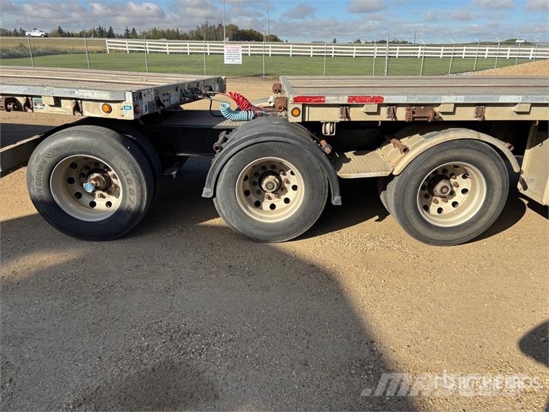 Wilson 32 ft Super B-Train Lead Flatbed Trailer Platformas/izkraušana no sāniem