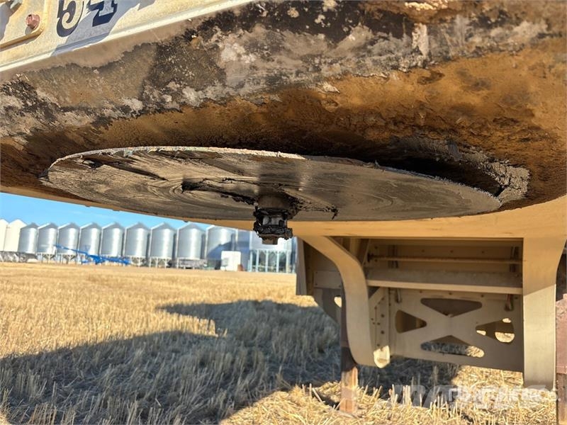 Wilson 48 ft T/A Sprayer Tender Step Deck Trailer لوادر منخفضة
