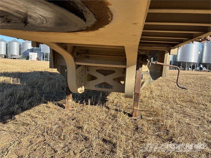Wilson 48 ft T/A Sprayer Tender Step Deck Trailer لوادر منخفضة