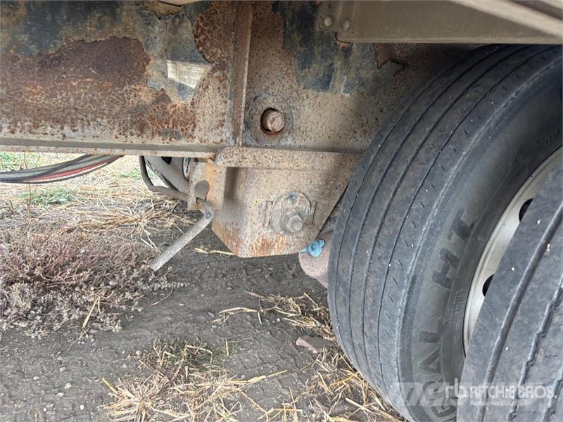 Wilson 48 ft T/A Spread Axle Step Deck Trailer Low loaders