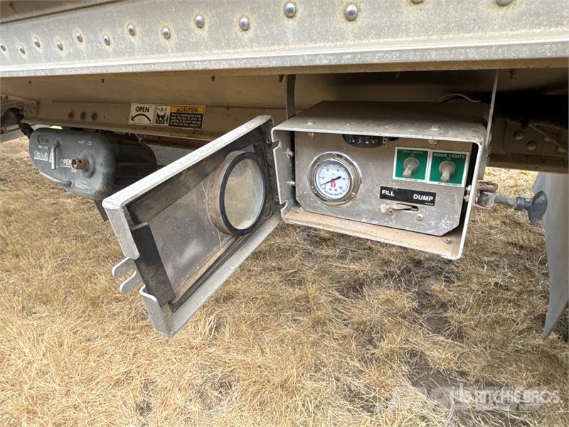 Wilson DWH-650B 45 ft Tri/A Grain Trailer Carros de trasladar grano
