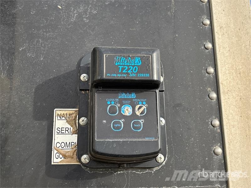Wilson DWH550 CB 45 ft Tri/A Grain Trailer مقطورة حبوب