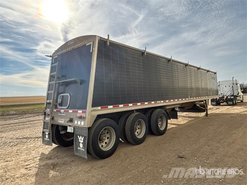 Wilson DWH550 CB 45 ft Tri/A Grain Trailer مقطورة حبوب