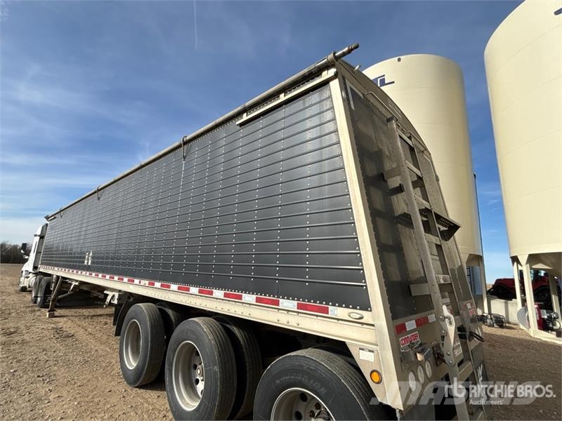Wilson DWH550 CB 45 ft Tri/A Grain Trailer مقطورة حبوب