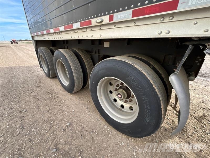 Wilson DWH550 CB 45 ft Tri/A Grain Trailer مقطورة حبوب