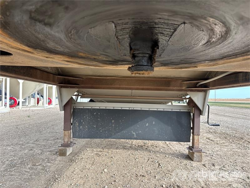 Wilson DWH550 CB 45 ft Tri/A Grain Trailer مقطورة حبوب