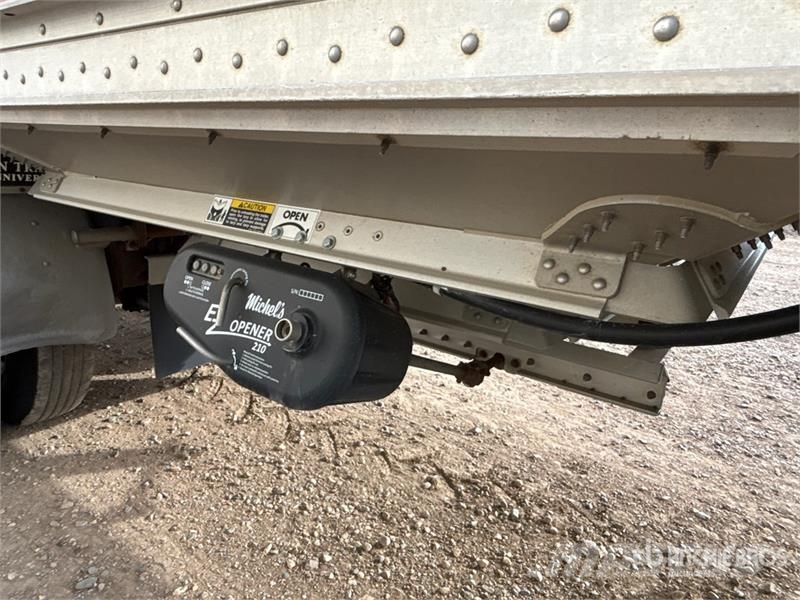 Wilson DWH550 CB 45 ft Tri/A Grain Trailer مقطورة حبوب