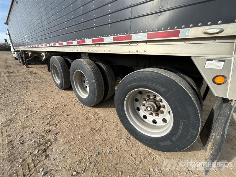 Wilson DWH550 CB 45 ft Tri/A Grain Trailer مقطورة حبوب