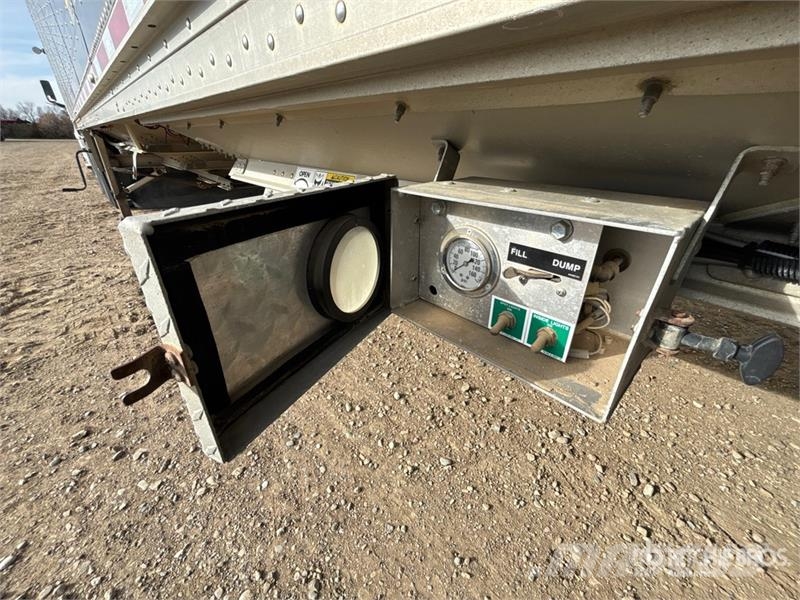 Wilson DWH550 CB 45 ft Tri/A Grain Trailer مقطورة حبوب
