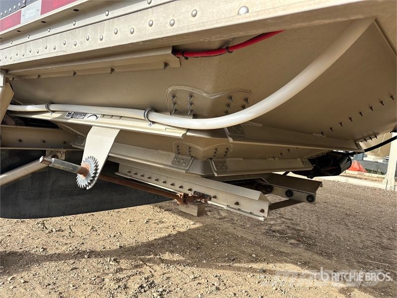 Wilson DWH550 CB 45 ft Tri/A Grain Trailer مقطورة حبوب