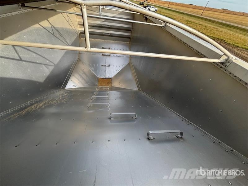 Wilson DWH550 CB 45 ft Tri/A Grain Trailer مقطورة حبوب