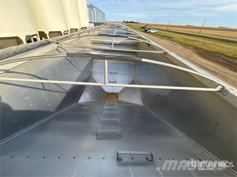 Wilson DWH550 CB 45 ft Tri/A Grain Trailer مقطورة حبوب