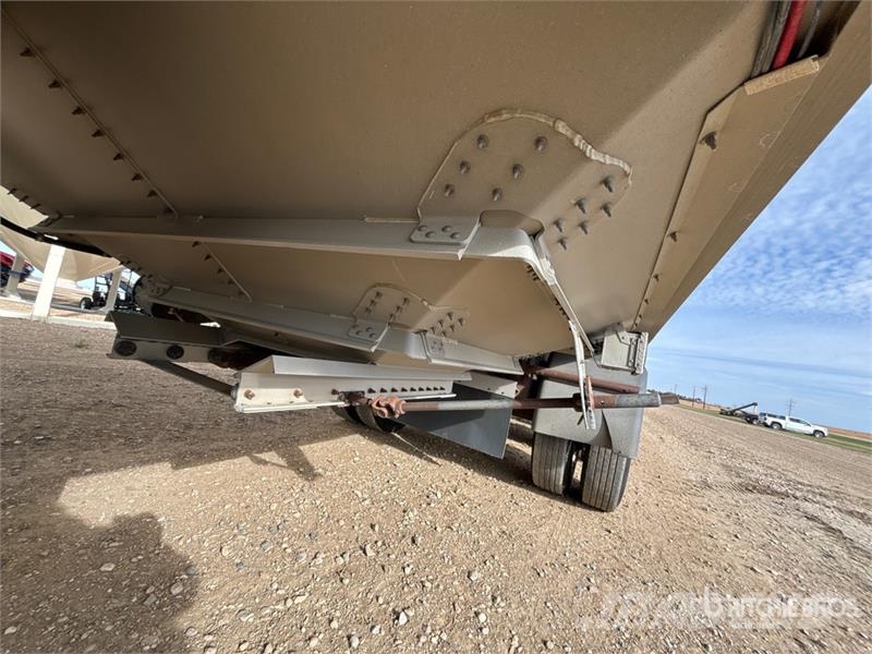 Wilson DWH550 CB 45 ft Tri/A Grain Trailer مقطورة حبوب