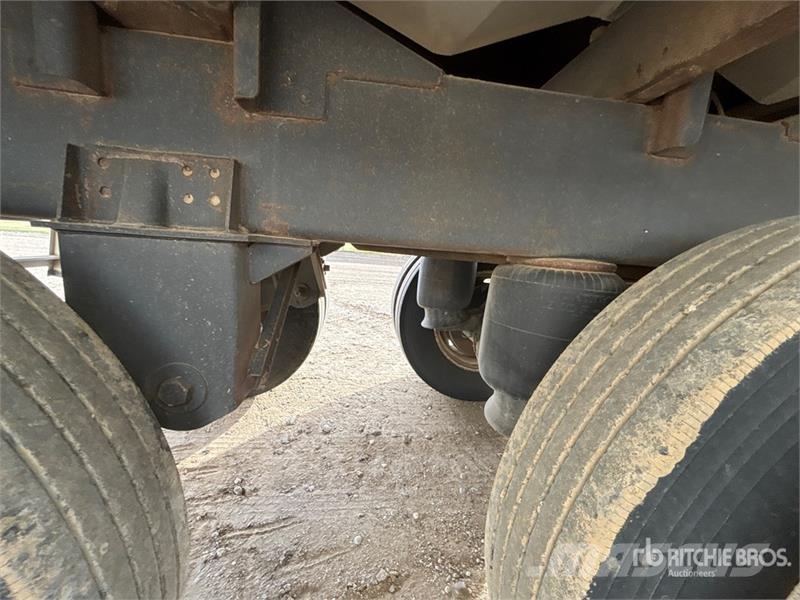 Wilson DWH550 CB 45 ft Tri/A Grain Trailer مقطورة حبوب