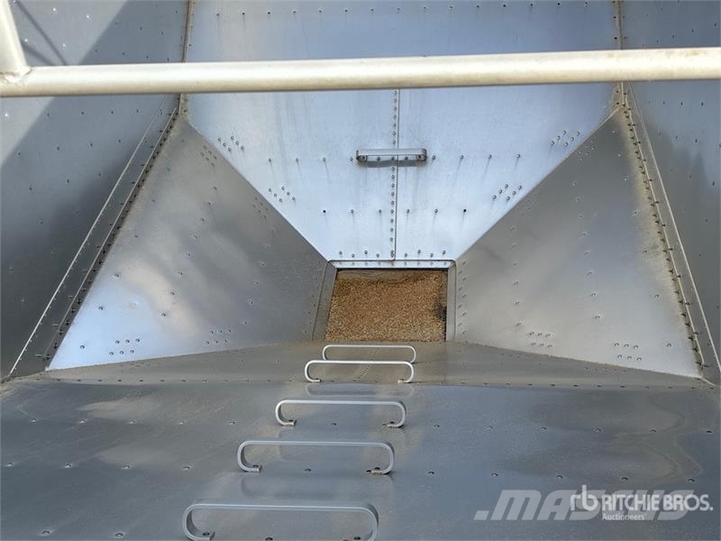 Wilson DWH550 CB 45 ft Tri/A Grain Trailer مقطورة حبوب