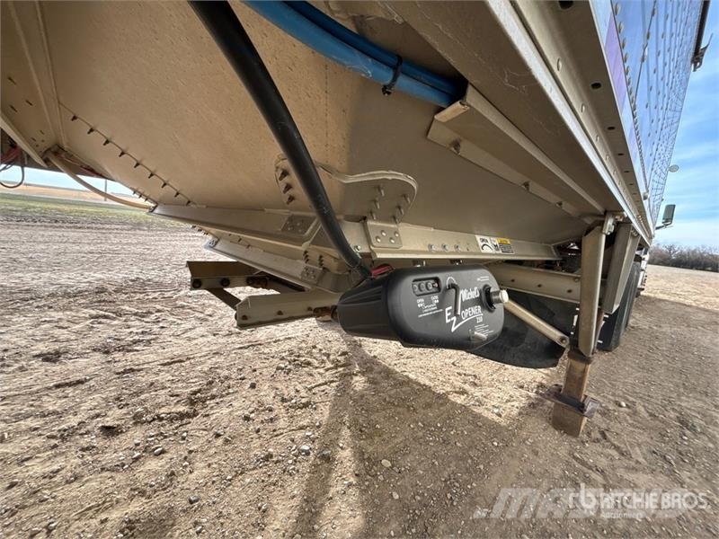 Wilson DWH550 CB 45 ft Tri/A Grain Trailer مقطورة حبوب