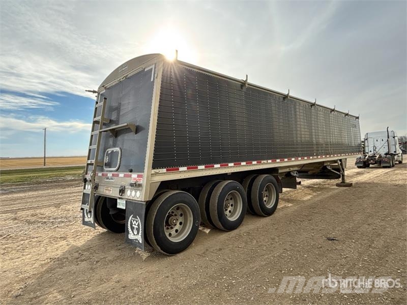 Wilson DWH550 CB 45 ft Tri/A Grain Trailer مقطورة حبوب