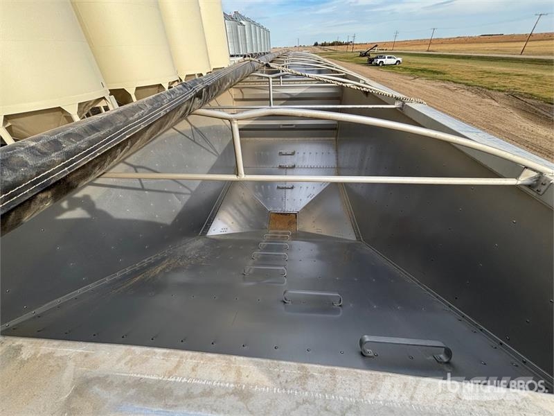 Wilson DWH550 CB 45 ft Tri/A Grain Trailer مقطورة حبوب