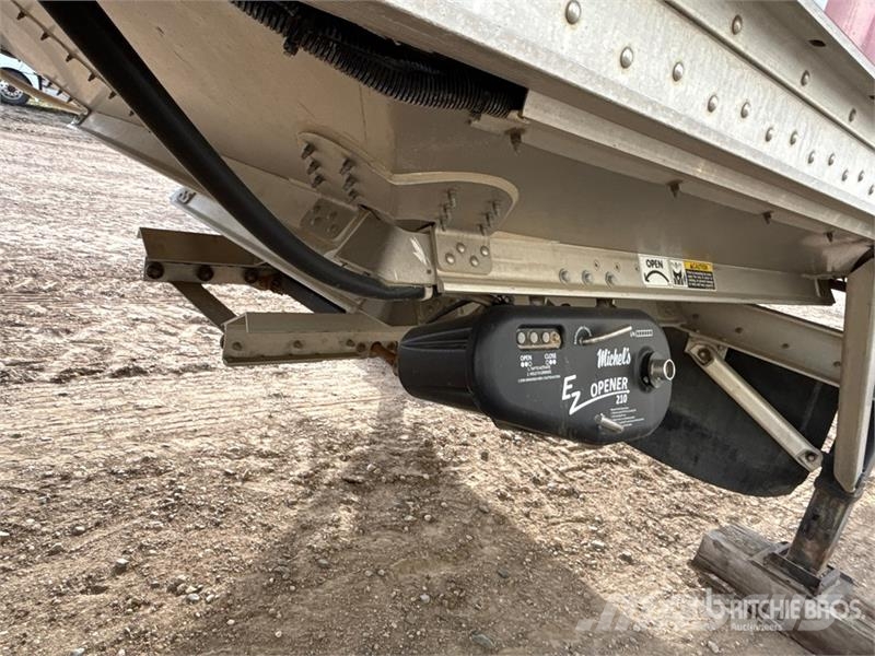Wilson DWH550 CB 45 ft Tri/A Grain Trailer مقطورة حبوب