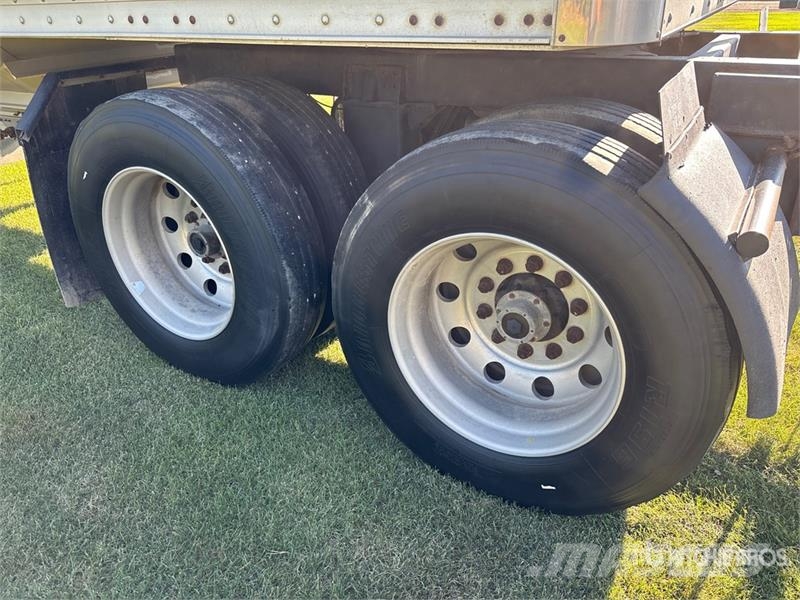 Wilson PDWH-550B 30 ft 4/Axle Pup Grain Trailer مقطورة حبوب