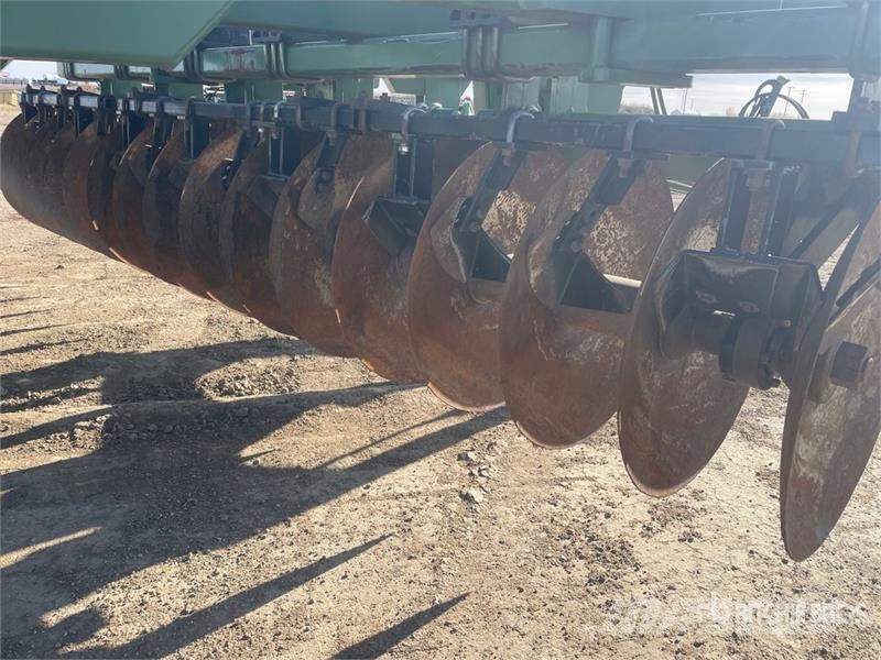 Wishek 842 14 ft 9 in 2-Point Offset High-Speed Disc Scheibeneggen