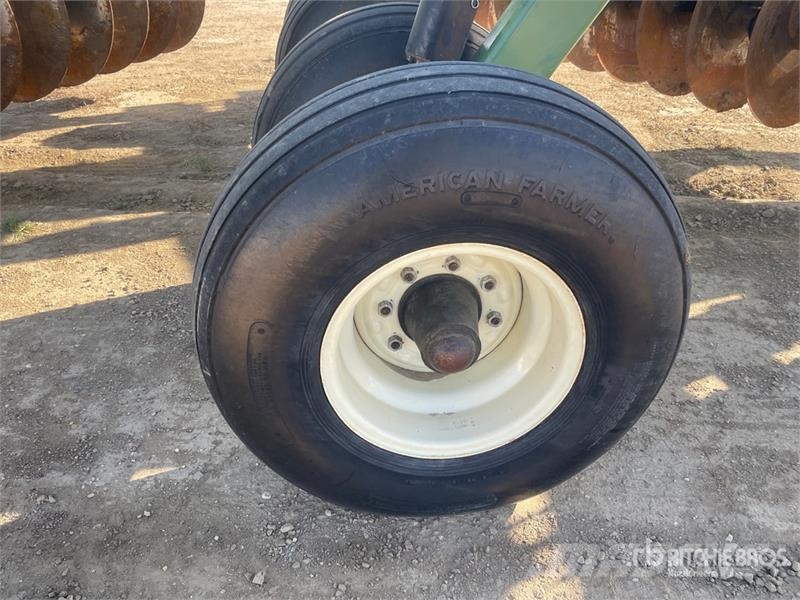 Wishek 842 14 ft 9 in 2-Point Offset High-Speed Disc Scheibeneggen
